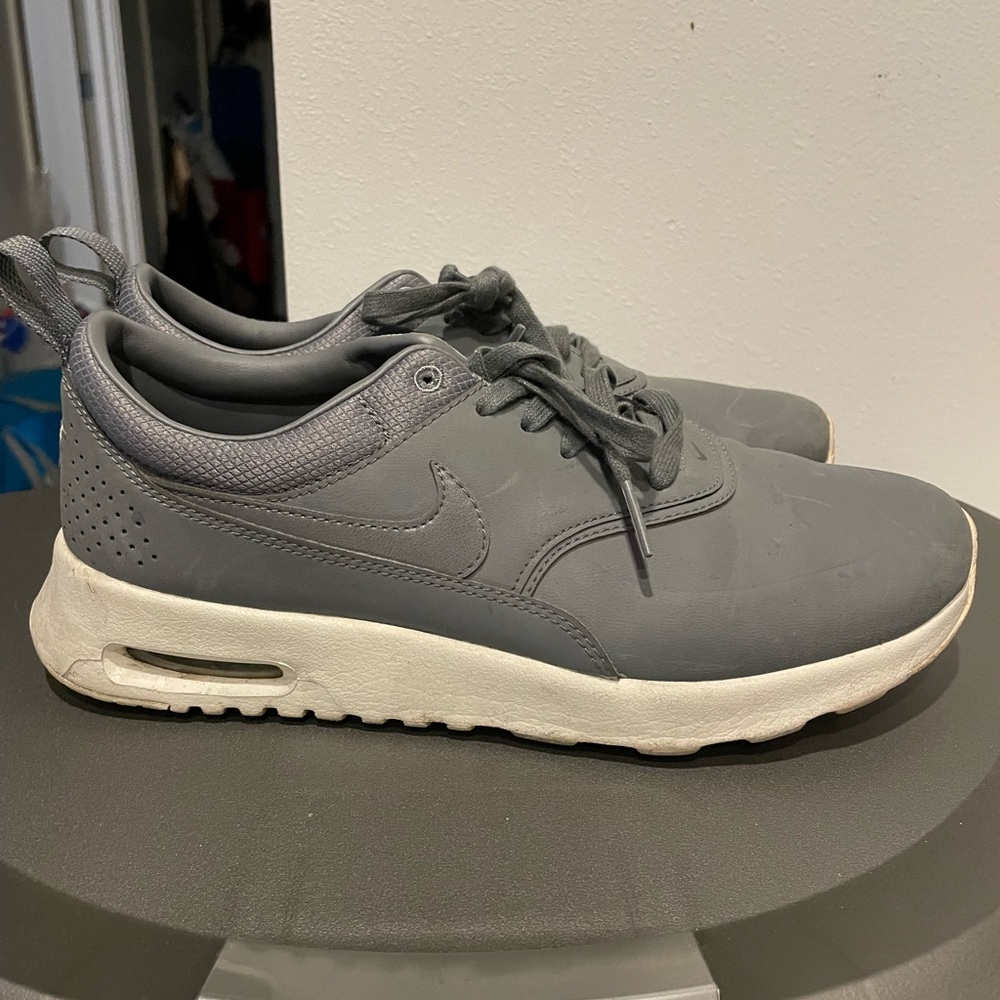 Nike gray air max Thea